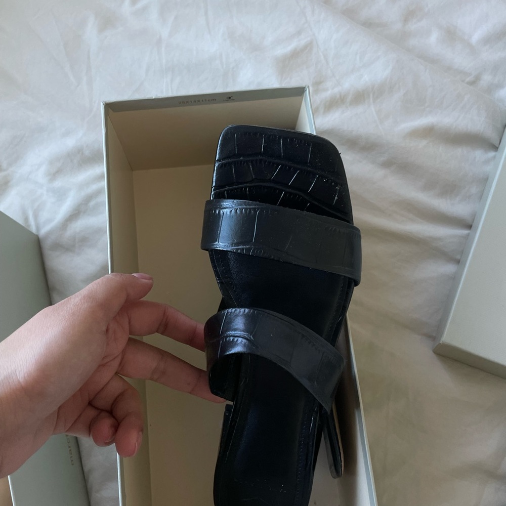 Marc fisher sandal in black worn once - Picture 2 of 4